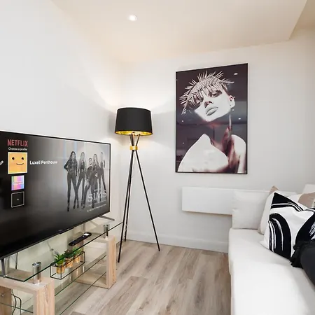 Luxury Serviced Penthouse - City Centre - En Bedrooms - Free Netflix *