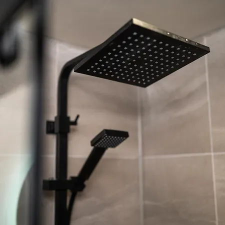 Luxury Serviced Penthouse - City Centre - En Bedrooms - Free Netflix 公寓