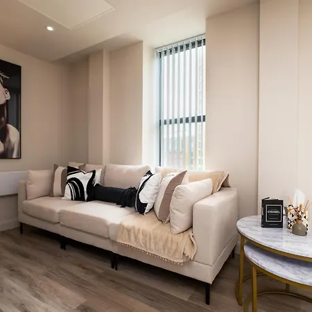 Luxury Serviced Penthouse - City Centre - En Bedrooms - Free Netflix *