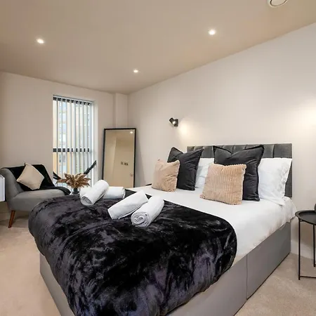 Apartment Luxury Serviced Penthouse - City Centre - En Bedrooms - Free Netflix