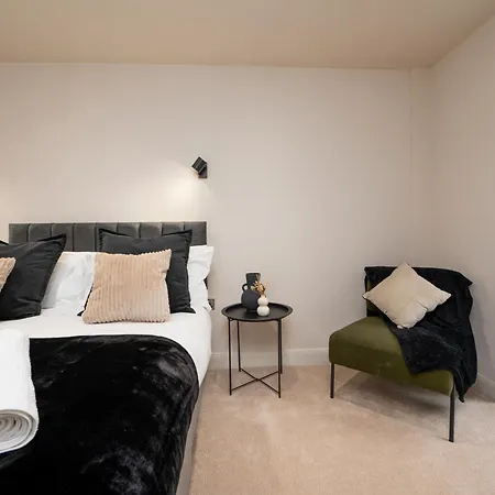 Luxury Serviced Penthouse - City Centre - En Bedrooms - Free Netflix 公寓