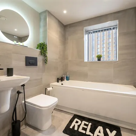 Luxury Serviced Penthouse - City Centre - En Bedrooms - Free Netflix *