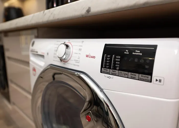 Апартаменти Luxury Serviced Penthouse - City Centre - En Bedrooms - Free Netflix *