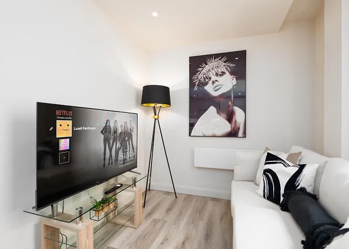 Luxury Serviced Penthouse - City Centre - En Bedrooms - Free Netflix *