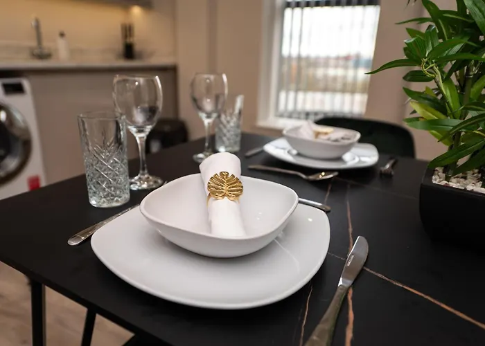 Апартаменти Luxury Serviced Penthouse - City Centre - En Bedrooms - Free Netflix