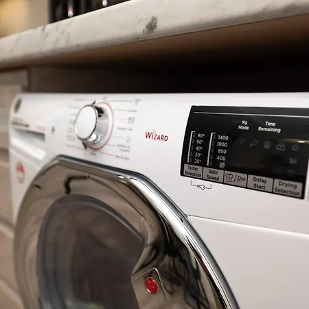 Апартаменты Luxury Serviced Penthouse - City Centre - En Bedrooms - Free Netflix *