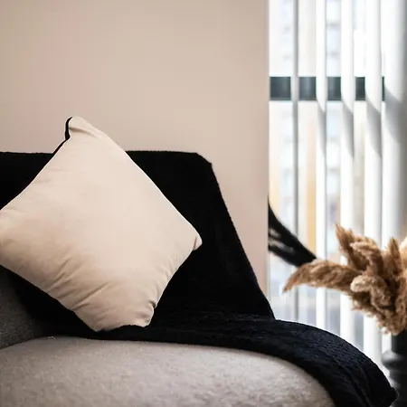 Luxury Serviced Penthouse - City Centre - En Bedrooms - Free Netflix Апартаменты