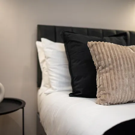 Апартаменты Luxury Serviced Penthouse - City Centre - En Bedrooms - Free Netflix Лидс