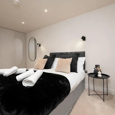 Luxury Serviced Penthouse - City Centre - En Bedrooms - Free Netflix Appartamento *