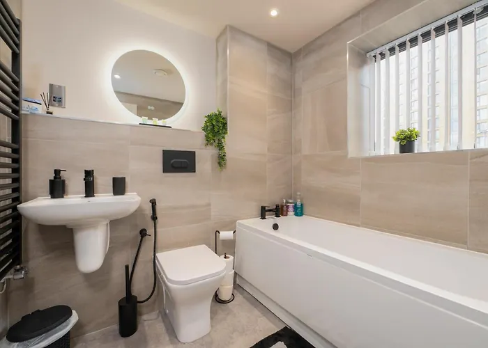 Luxury Serviced Penthouse - City Centre - En Bedrooms - Free Netflix Лидс