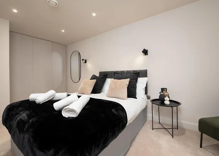 Luxury Serviced Penthouse - City Centre - En Bedrooms - Free Netflix Апартаменты *