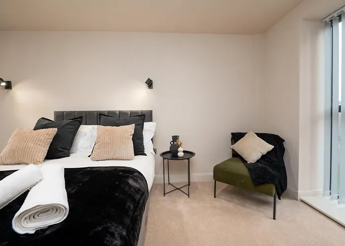 Luxury Serviced Penthouse - City Centre - En Bedrooms - Free Netflix Апартаменты